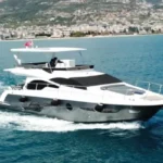 Alanya'da kişiselleştirilmiş yat kiralama «Efsane Deluxe»: 4 saatlik lüks seyir, barbekü, koylarda yüzme ve VIP mürettebat. Transfer dahil, tur günü ödeme.