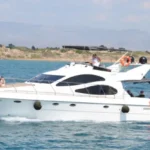 Частная аренда яхты в Сиде Ла Перла Azimut 42 – трансфер, BBQ, купание в бухтах, Клеопатра Бэй и премиум сервис. Идеально для VIP отдыха.