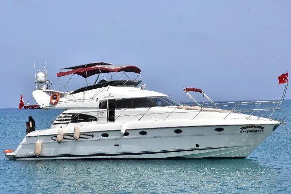 Private yacht rental in Side on Moonlight – Fairline Squadron 55. Luxury cruise with transfer, BBQ, snorkeling, and unlimited drinks.